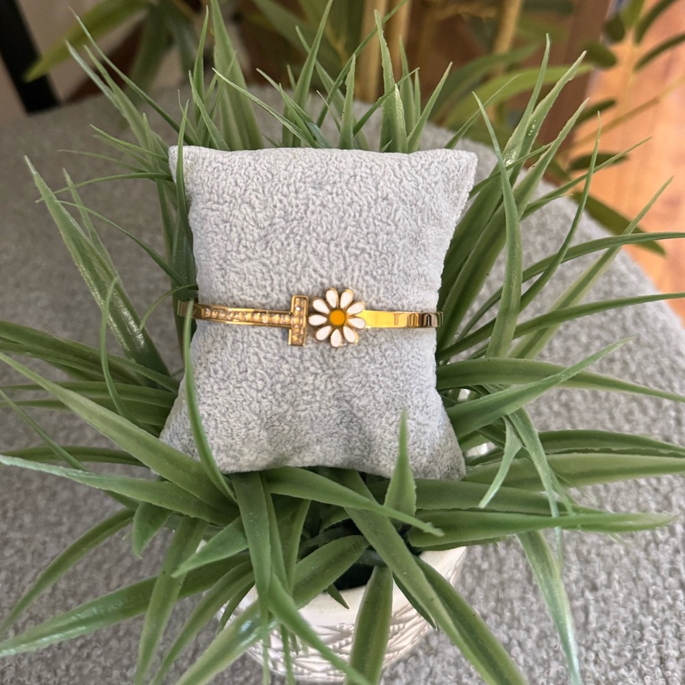 Gold Daisy Bracelet stainless steel ✨